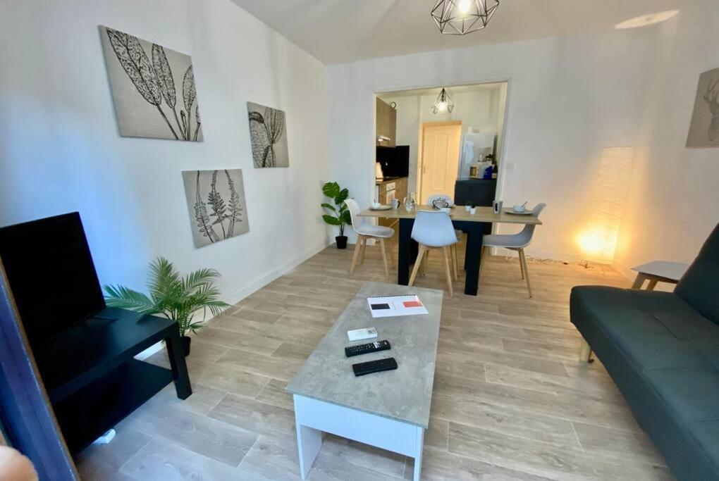 Le Carmen - Terrace - Garage Apartment Nimes Bagian luar foto