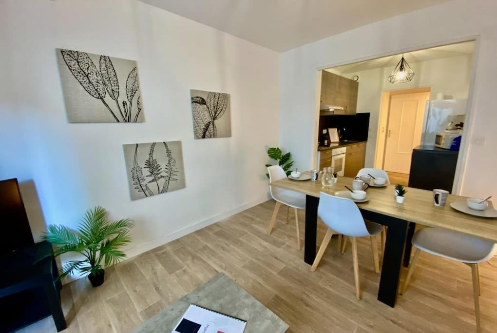 Le Carmen - Terrace - Garage Apartment Nimes Bagian luar foto